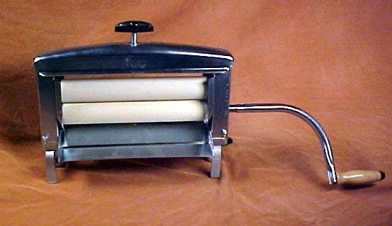 Hand-Crank Clothes Wringer Washer - 76-3